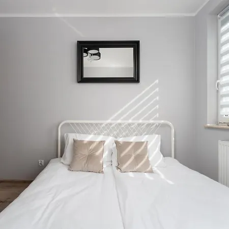 Apartman Osiedle Piastow Charming By Bookinghost