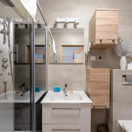 Apartman Osiedle Piastow Charming By Bookinghost